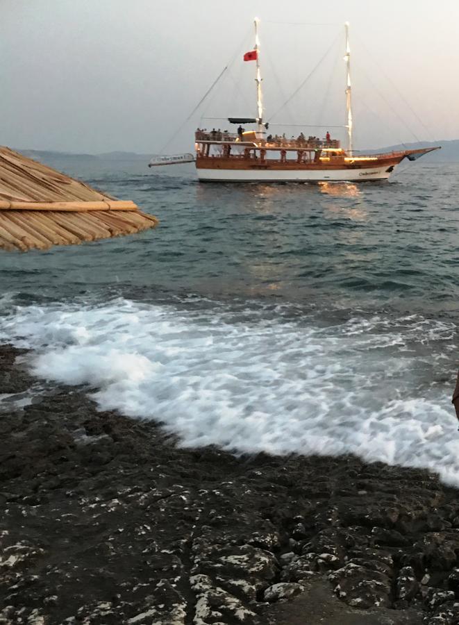 Luxury Holiday In Royal Apartment For King And Queen Sarandë エクステリア 写真