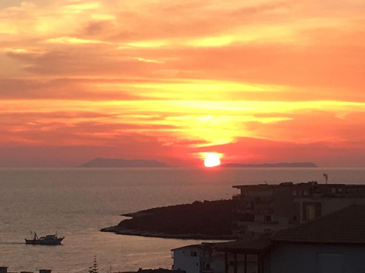 Luxury Holiday In Royal Apartment For King And Queen Sarandë エクステリア 写真